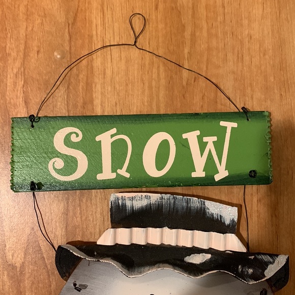 Holiday Snowman Decor - Picture 3 of 12